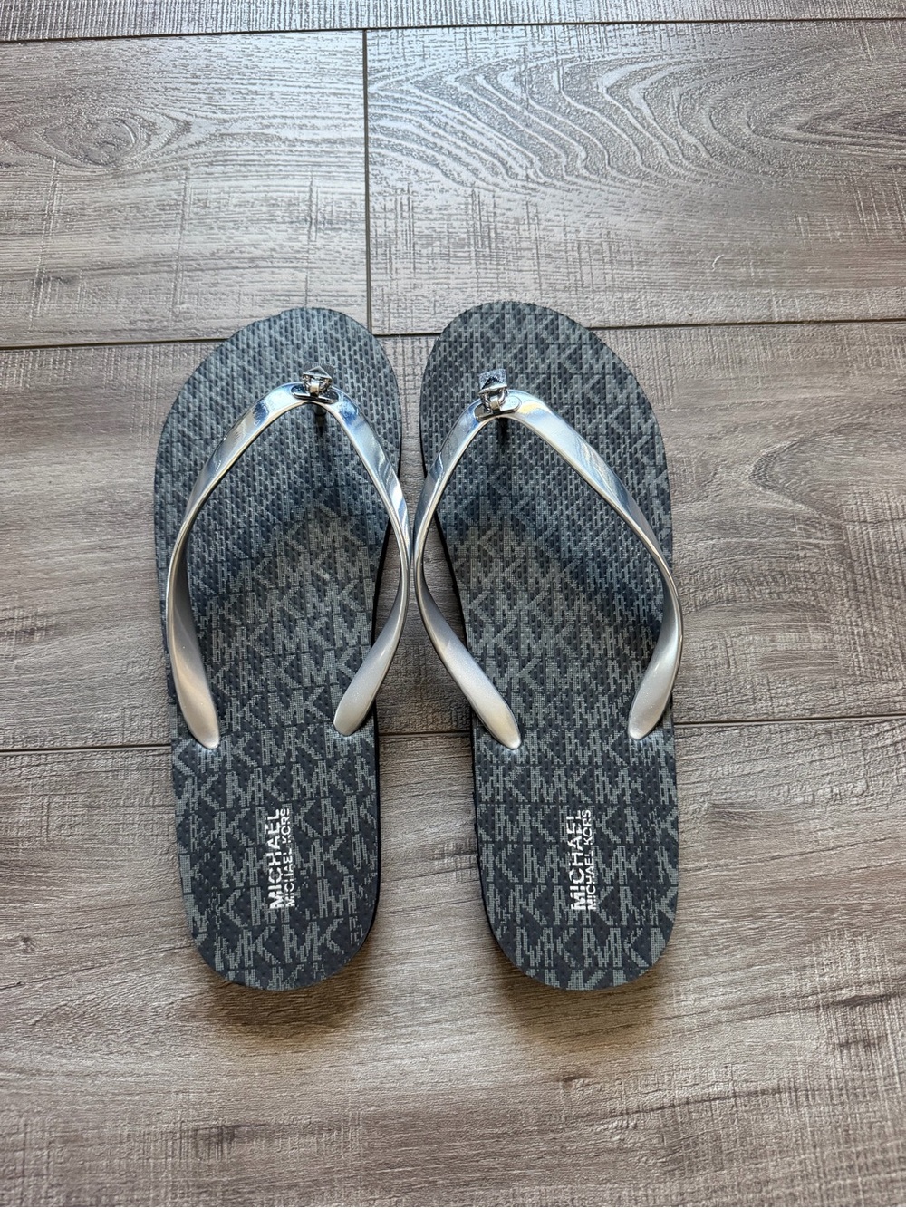 MICHAEL Michael Kors Black Silver & Gray Logo-Print Flip Flops